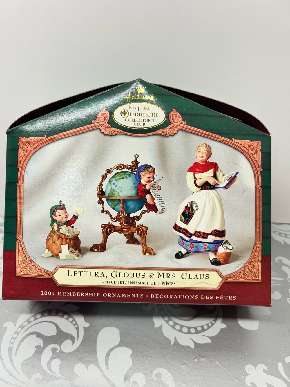 Hallmark Keepsake Ornament Set - Lettera, Globus, Mrs. Claus 2001 membership set